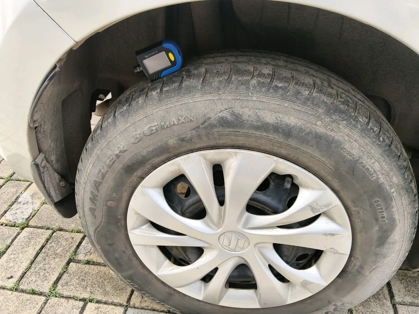 2019 Maruti Swift VXI AMT, Petrol, Automatic, 54,750 km, tyre