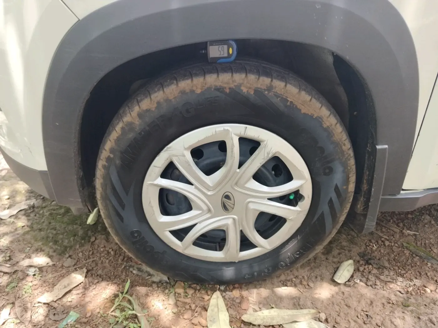2018 Mahindra KUV 100 NXT K4+ P 6 STR, Petrol, Manual, 57,780 km, tyre