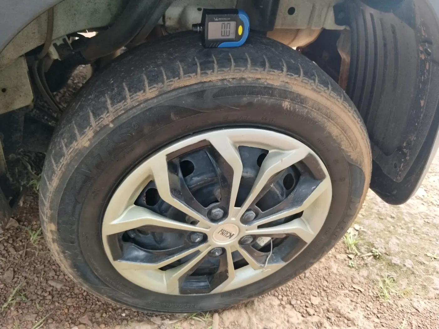 2018 Mahindra KUV 100 NXT K4+ P 6 STR, Petrol, Manual, 57,780 km, tyre