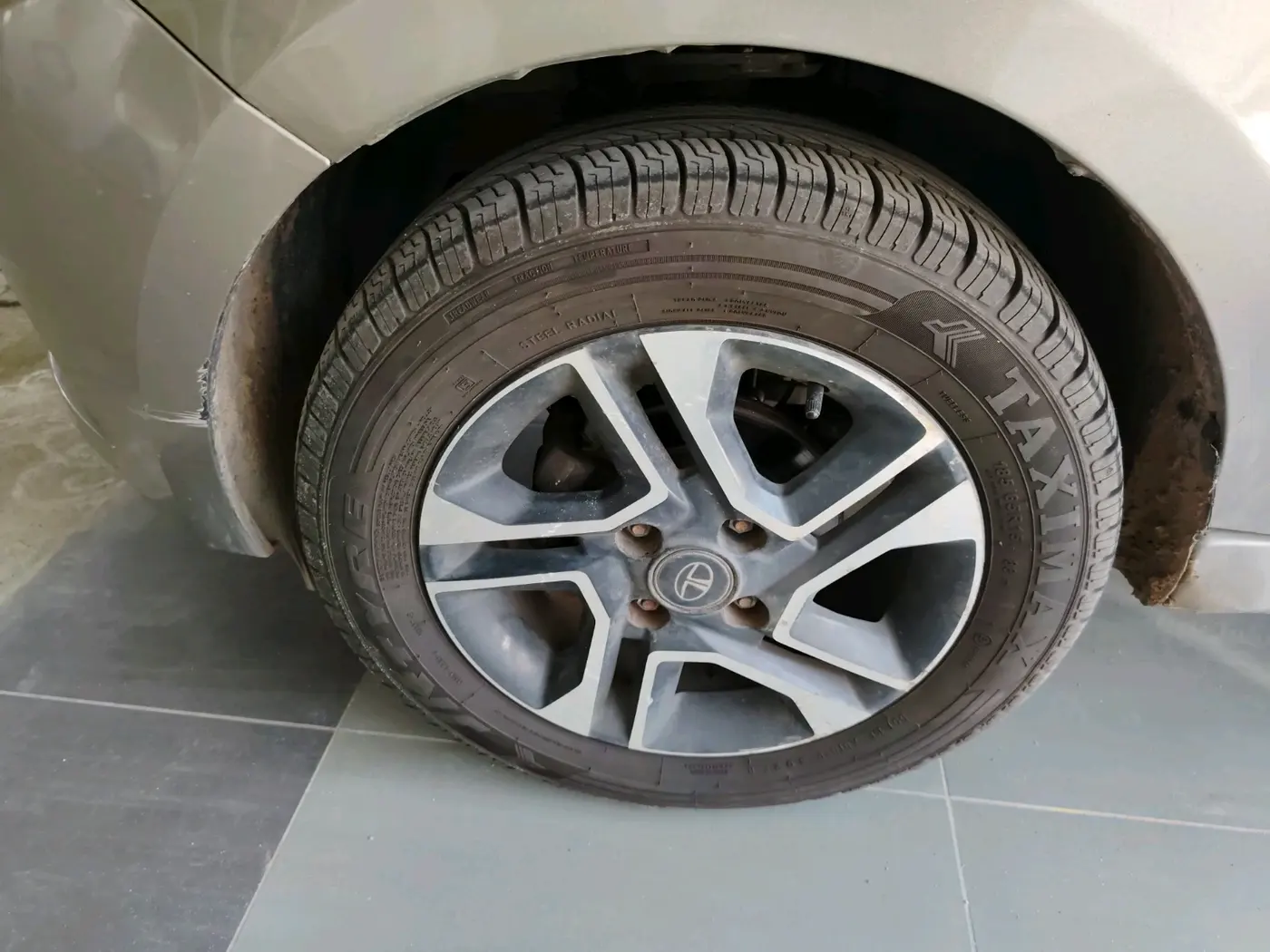 2019 Tata TIGOR XZA PETROL, Petrol, Automatic, 75,126 km, tyre