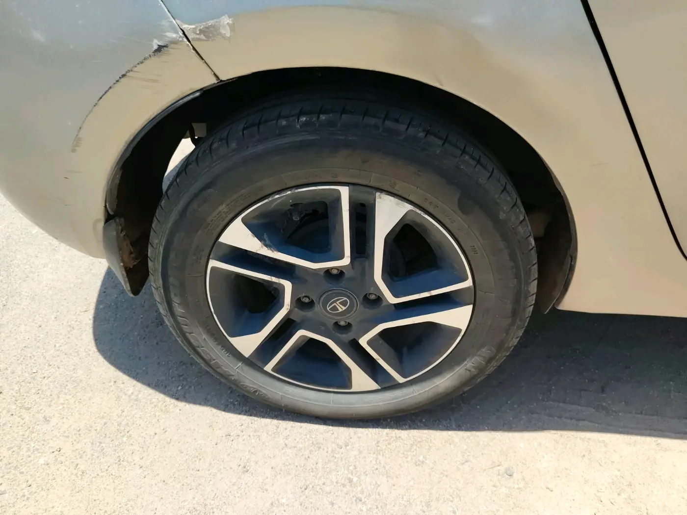 2019 Tata TIGOR XZA PETROL, Petrol, Automatic, 75,126 km, tyre