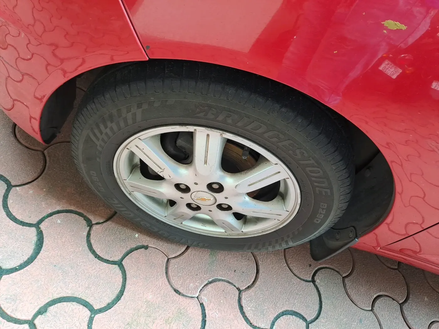 2015 Chevrolet Beat LT PETROL, Petrol, Manual, 1,14,868 km, tyre