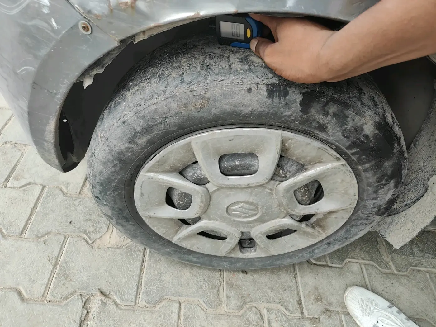 2017 Maruti IGNIS DELTA 1.2, CNG, Manual, 1,01,685 km, tyre