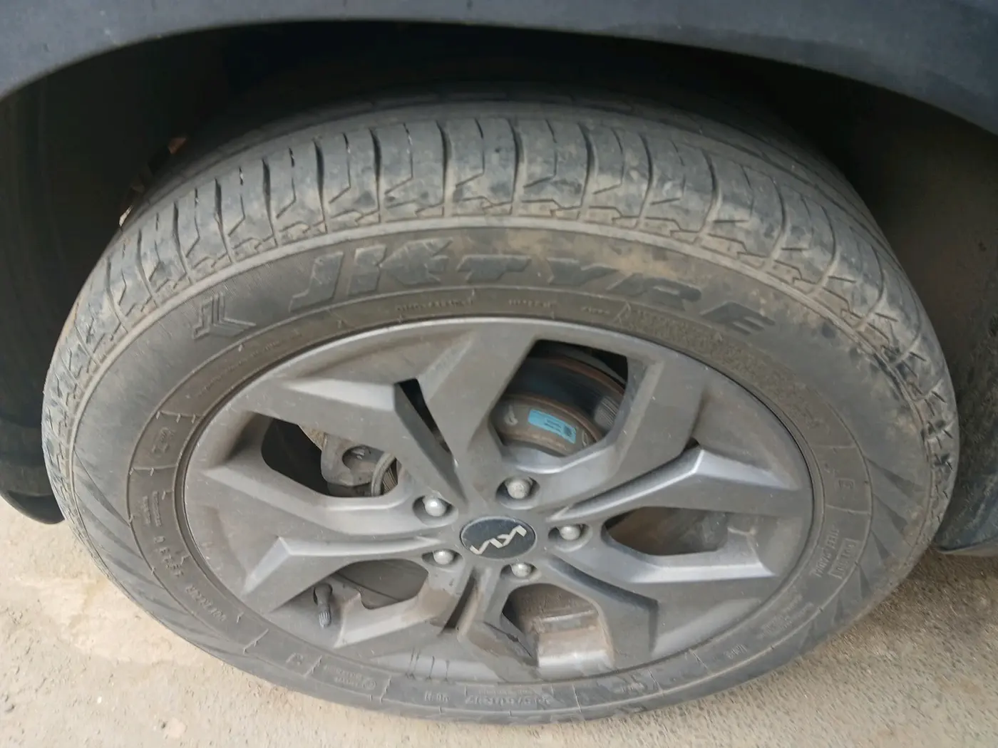 2023 KIA SELTOS  HTX 1.5 PETROL MT, Petrol, Manual, 34,021 km, tyre