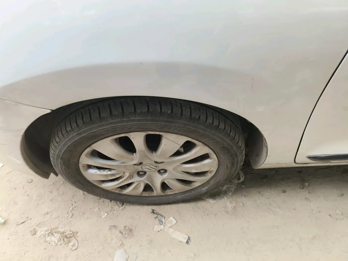 2015 Maruti Baleno ZETA PETROL 1.2, CNG, Manual, 2,01,982 km, tyre