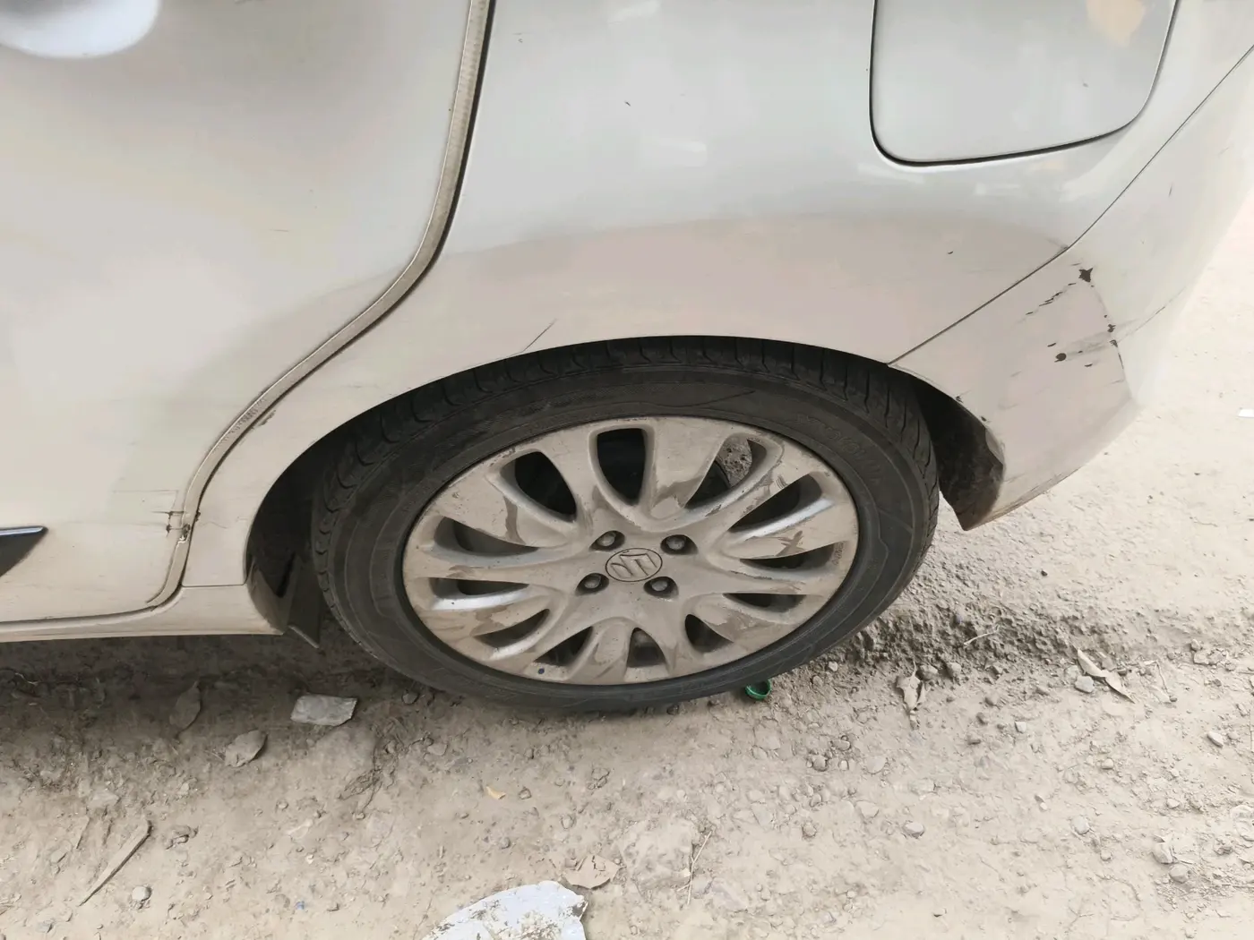 2015 Maruti Baleno ZETA PETROL 1.2, CNG, Manual, 2,01,982 km, tyre