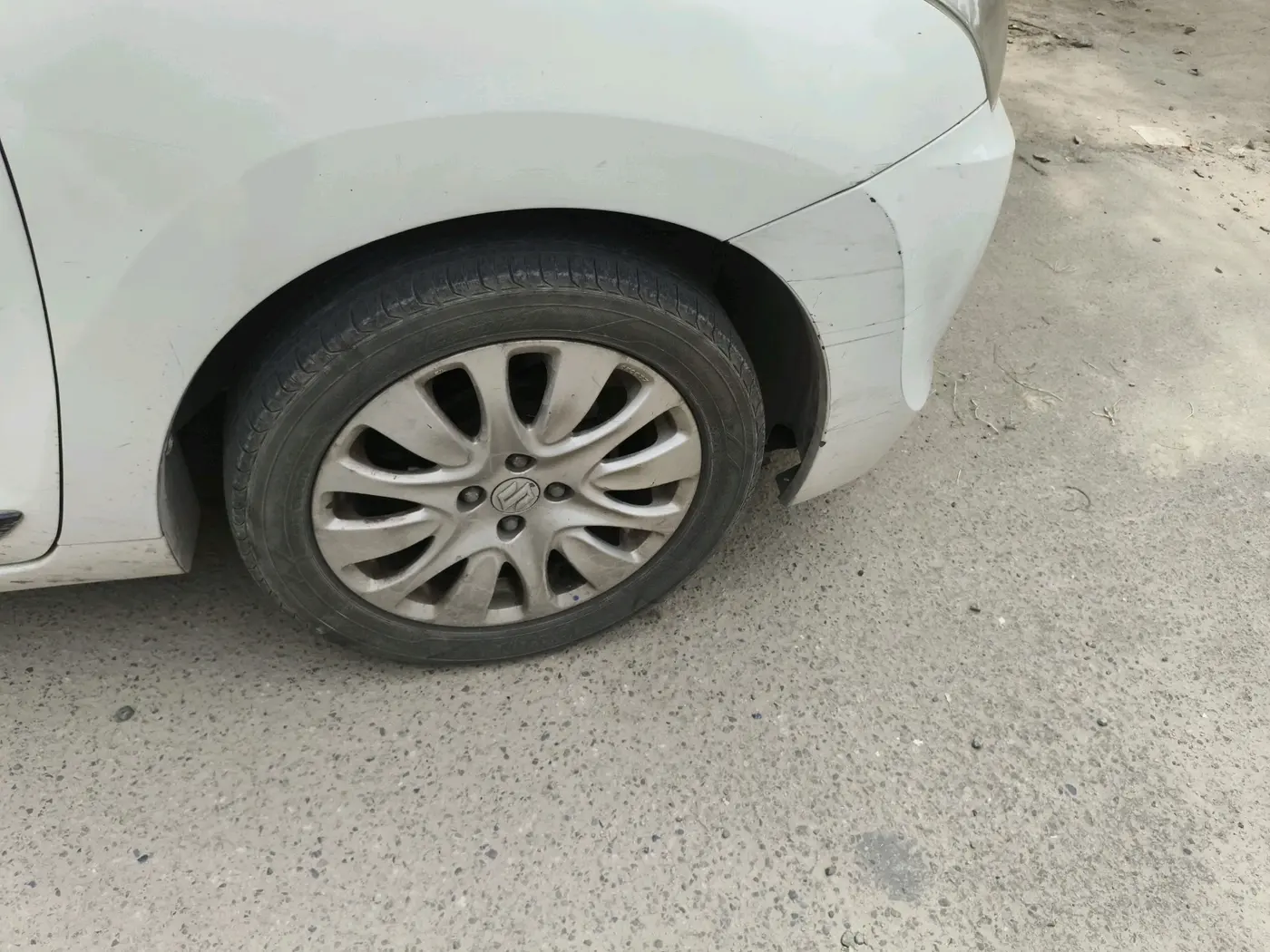 2015 Maruti Baleno ZETA PETROL 1.2, CNG, Manual, 2,01,982 km, tyre