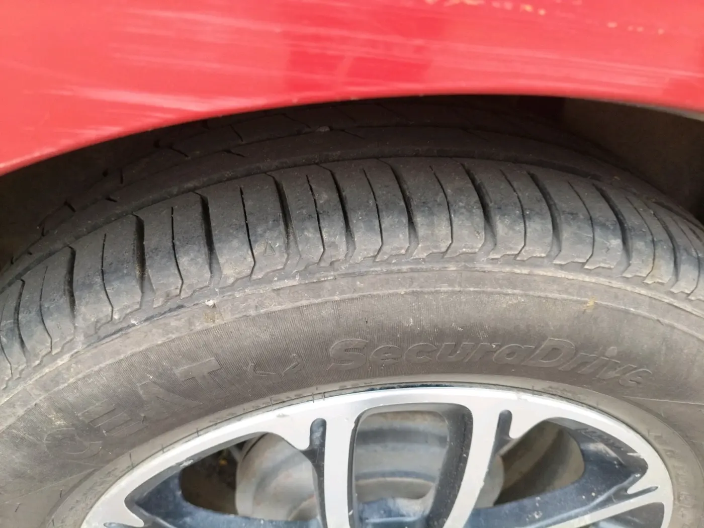 2018 Maruti Swift ZDI PLUS, Diesel, Manual, 1,40,485 km, tyre