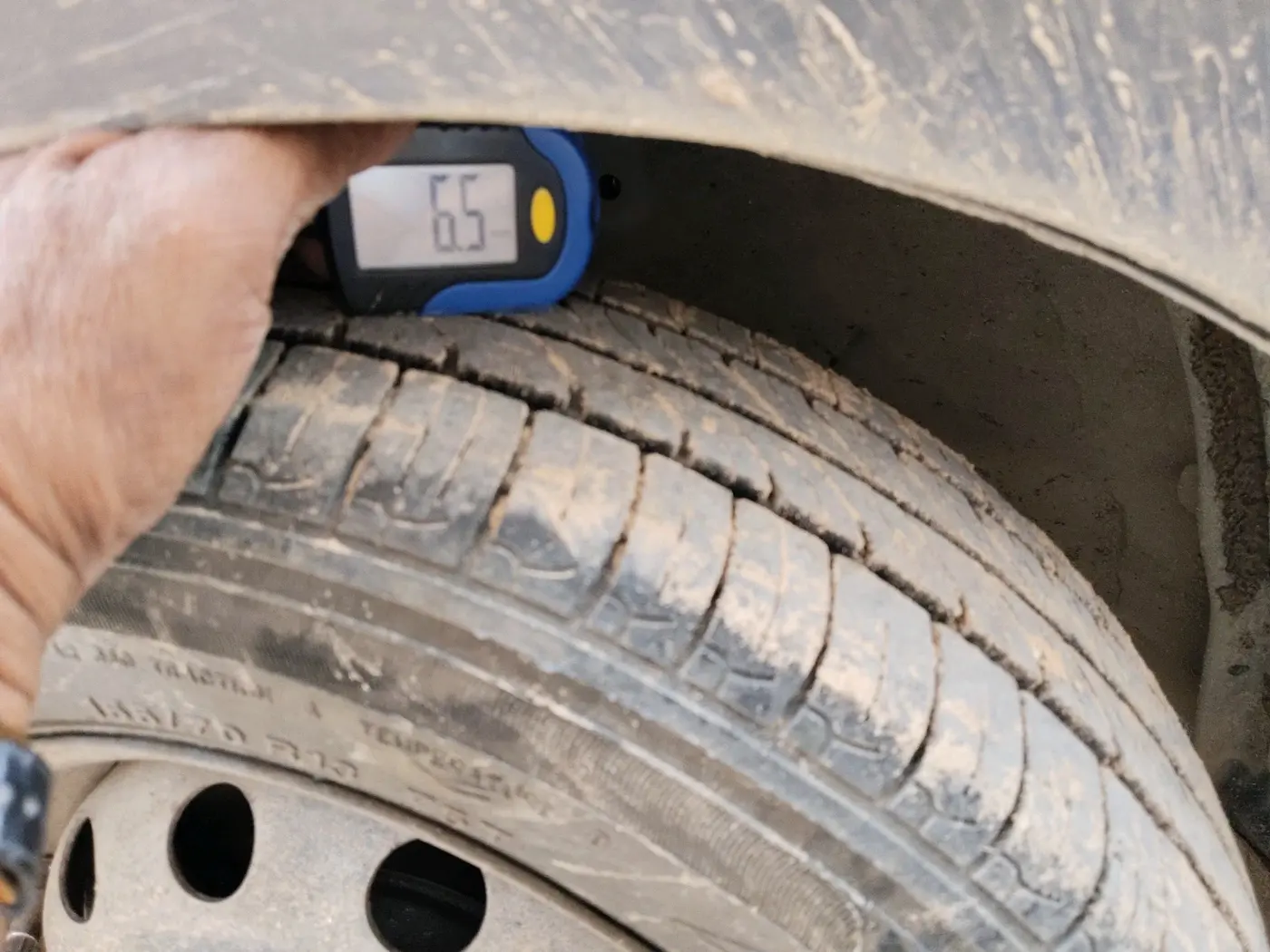 2018 Hyundai Eon ERA +, CNG, Manual, 82,063 km, tyre