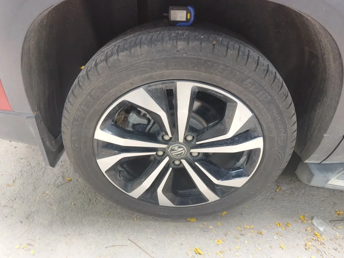 2023 MG HECTOR PLUS SAVVY PRO 1.5 TURBO CVT 7 STR, Petrol, Automatic, 5,084 km, tyre