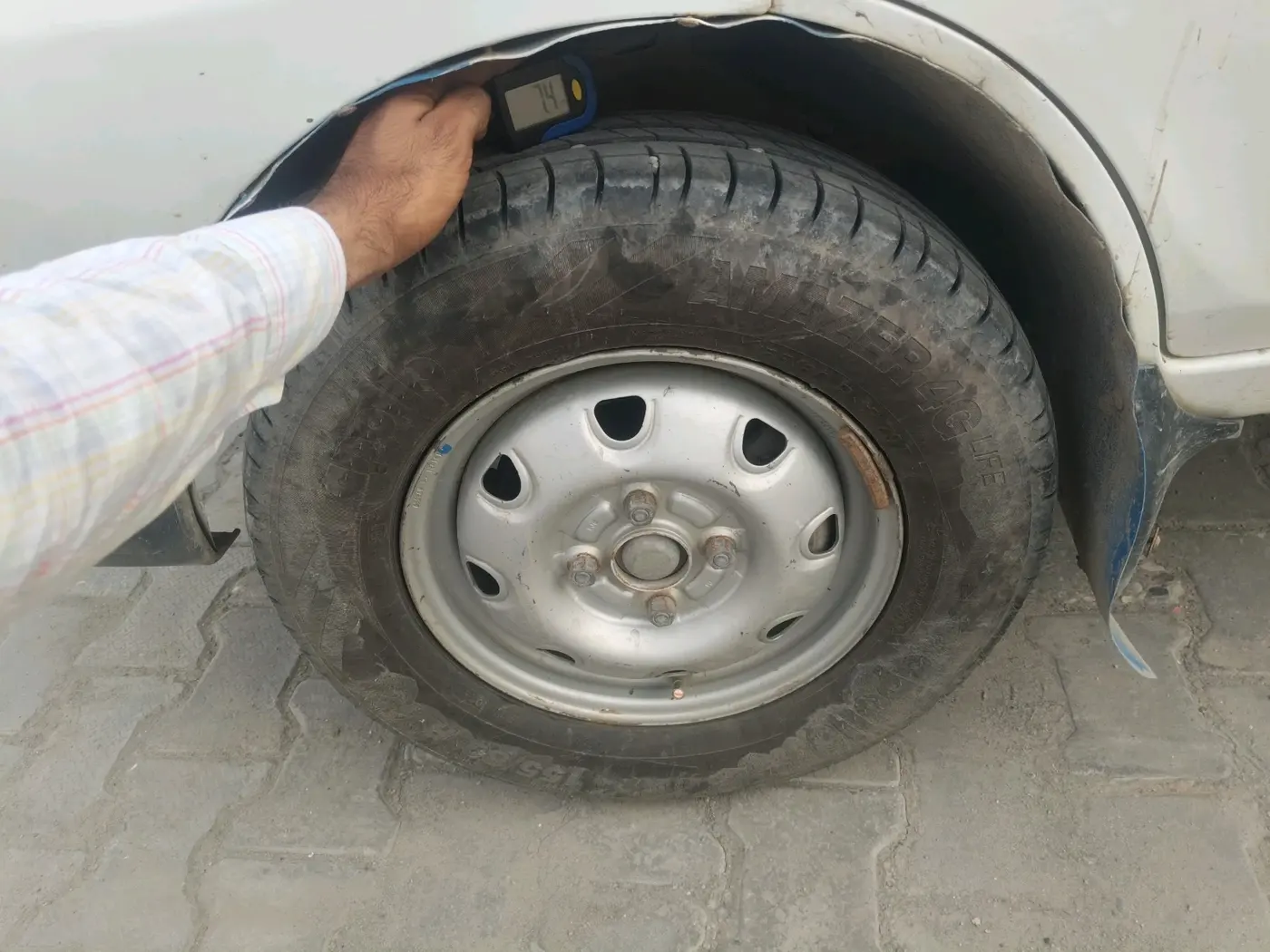 2019 Maruti Eeco 5 STR WITH A/C+HTR CNG, CNG, Manual, 2,35,742 km, tyre