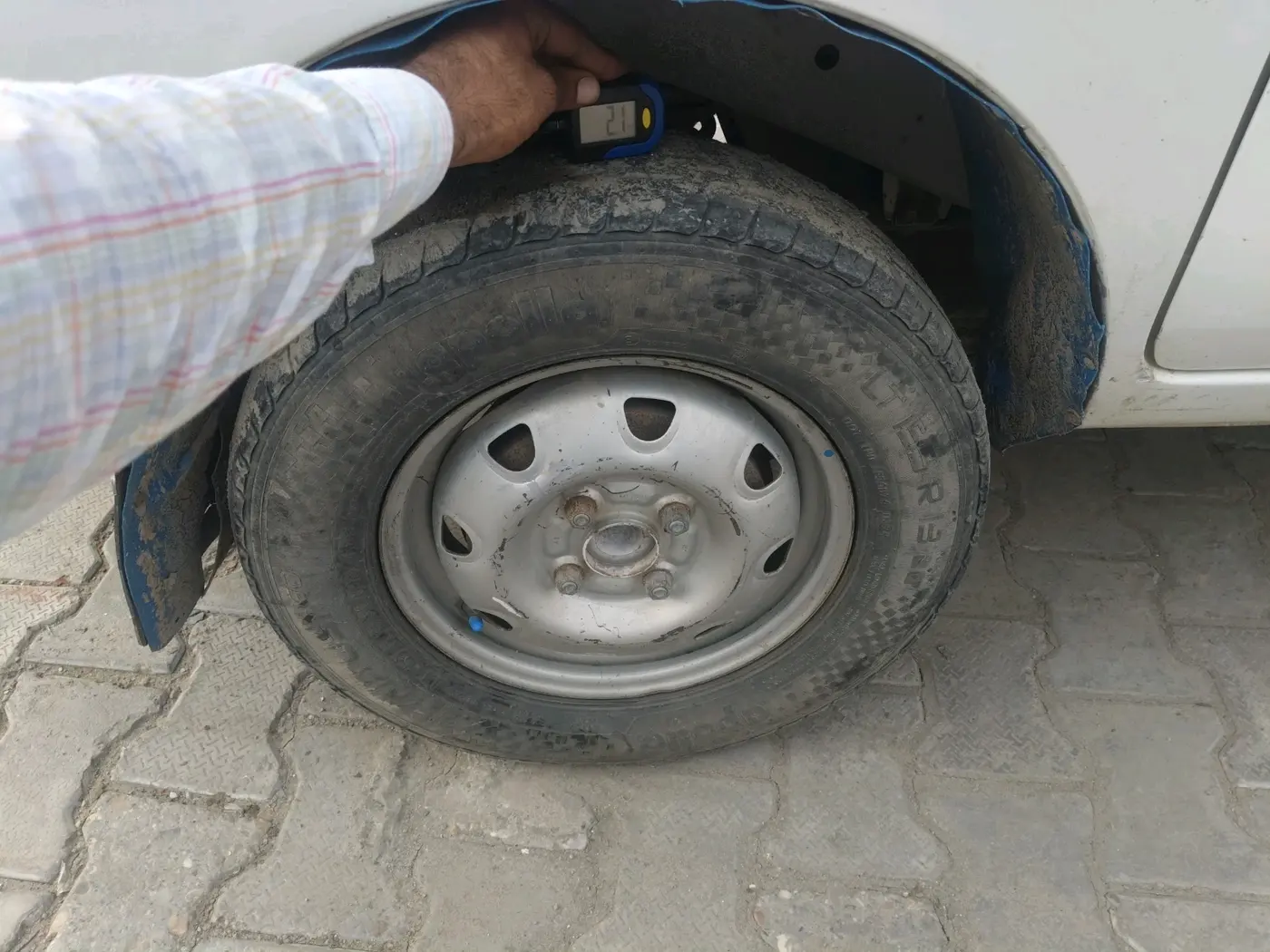 2019 Maruti Eeco 5 STR WITH A/C+HTR CNG, CNG, Manual, 2,35,742 km, tyre