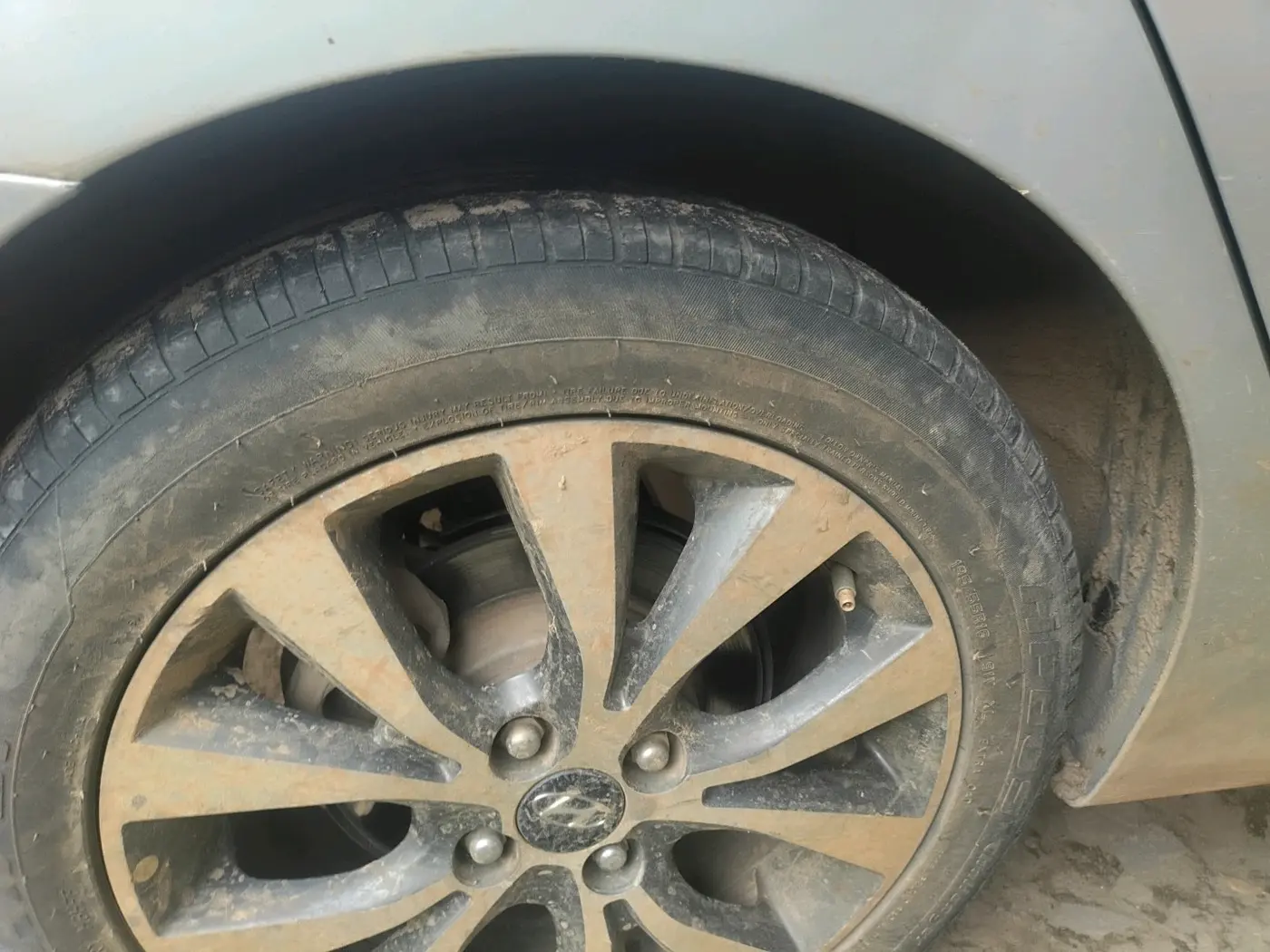 2013 Hyundai Verna FLUIDIC 1.6 CRDI SX, Diesel, Manual, 1,59,308 km, tyre