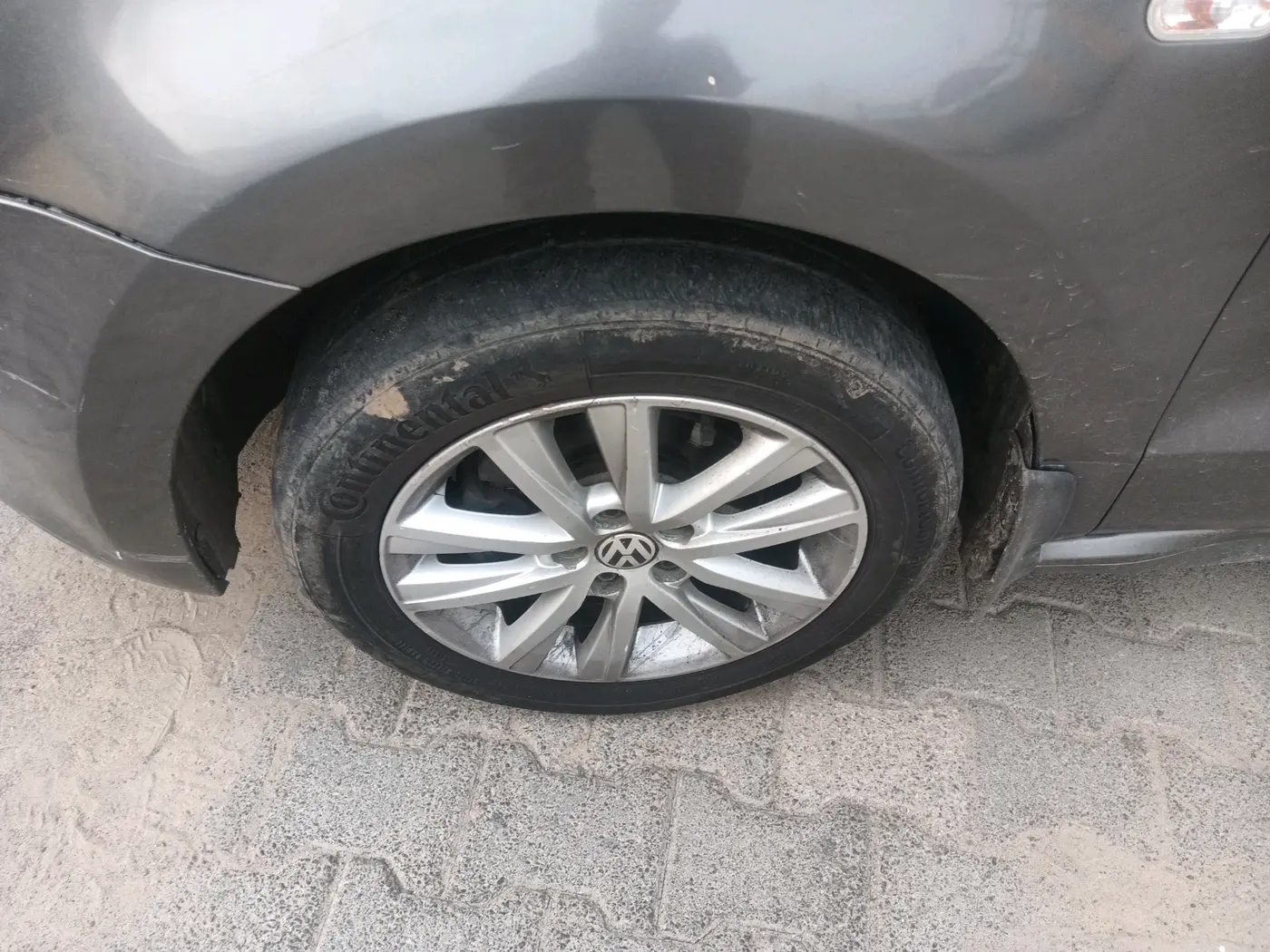 2014 Volkswagen Polo HIGHLINE1.2L, Petrol, Manual, 1,31,762 km, tyre