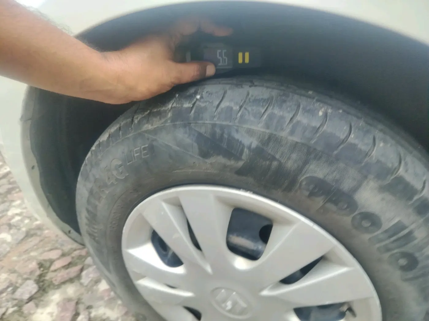 2012 Maruti Swift Dzire VDI, Diesel, Manual, 2,18,459 km, tyre