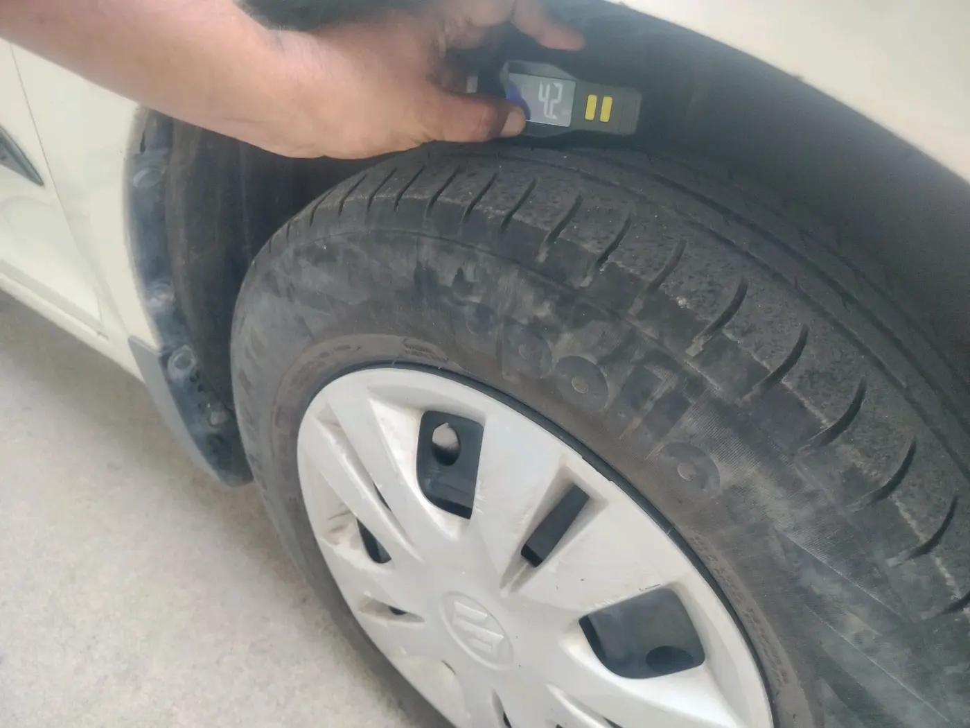 2012 Maruti Swift Dzire VDI, Diesel, Manual, 2,18,459 km, tyre