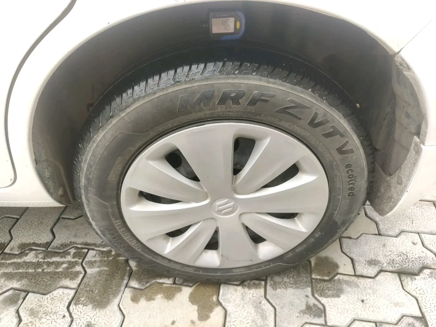 2017 Maruti Ertiga VXI, CNG, Manual, 32,871 km, tyre