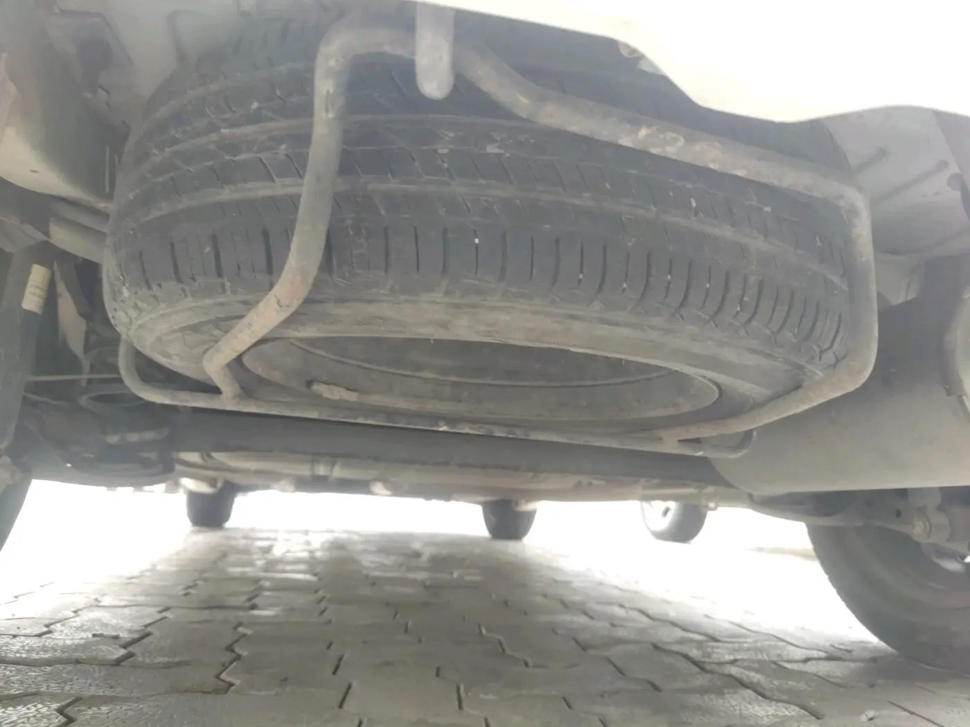 2017 Maruti Ertiga VXI, CNG, Manual, 32,871 km, tyre