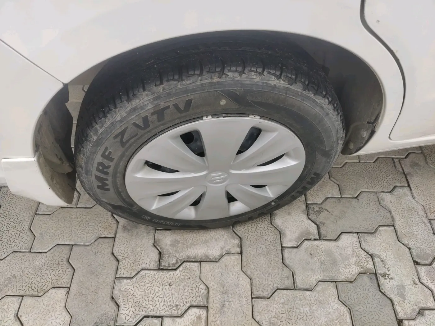 2017 Maruti Ertiga VXI, CNG, Manual, 32,871 km, tyre