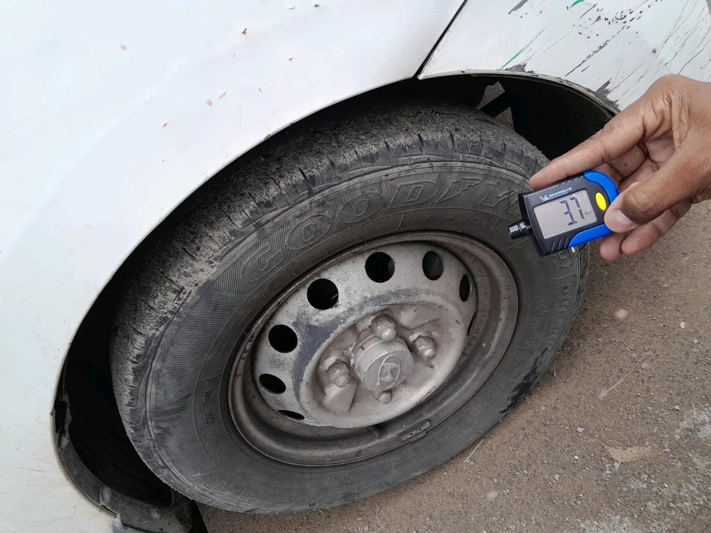 2015 Hyundai Eon ERA +, CNG, Manual, 86,054 km, tyre