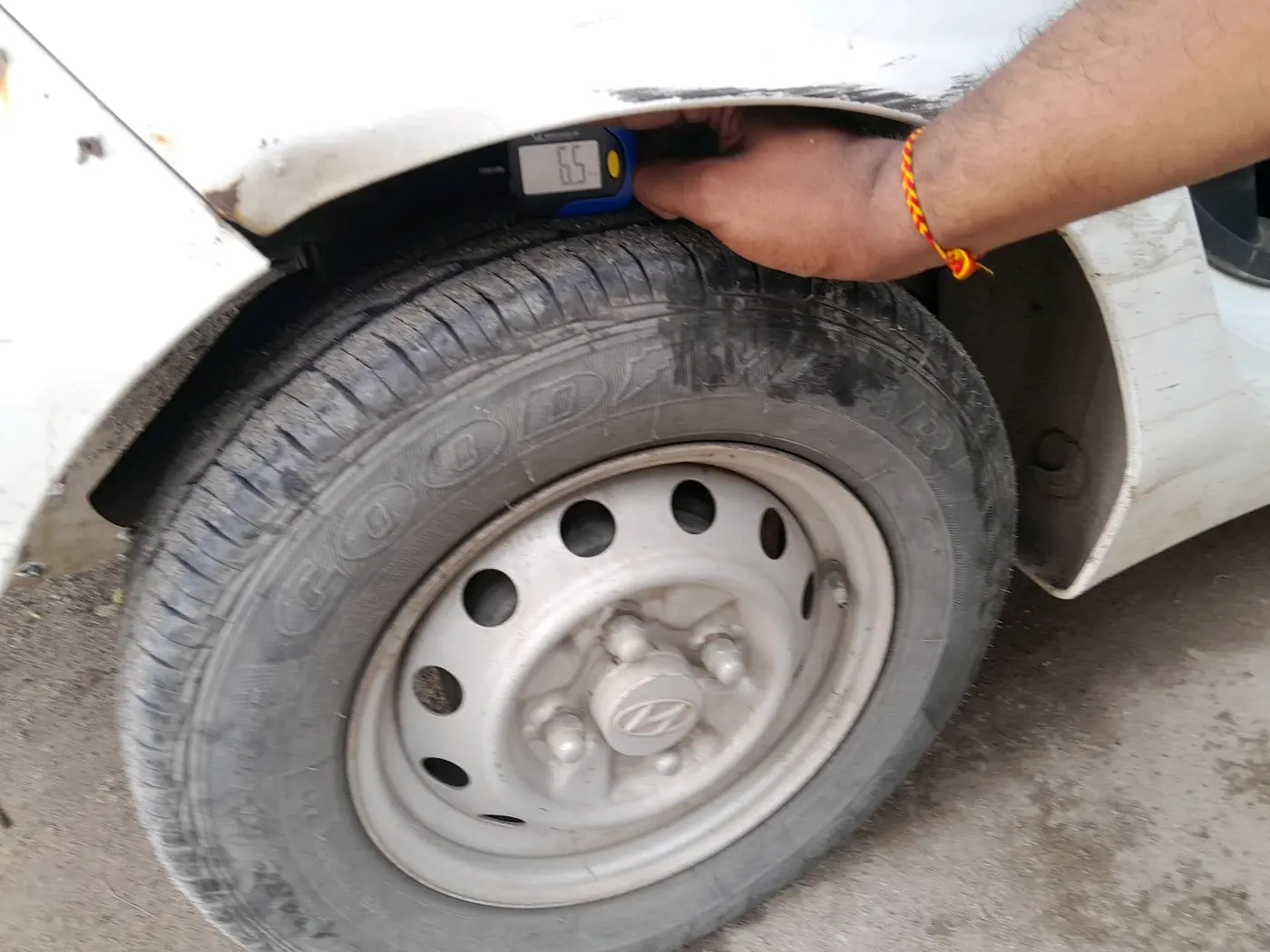 2015 Hyundai Eon ERA +, CNG, Manual, 86,054 km, tyre