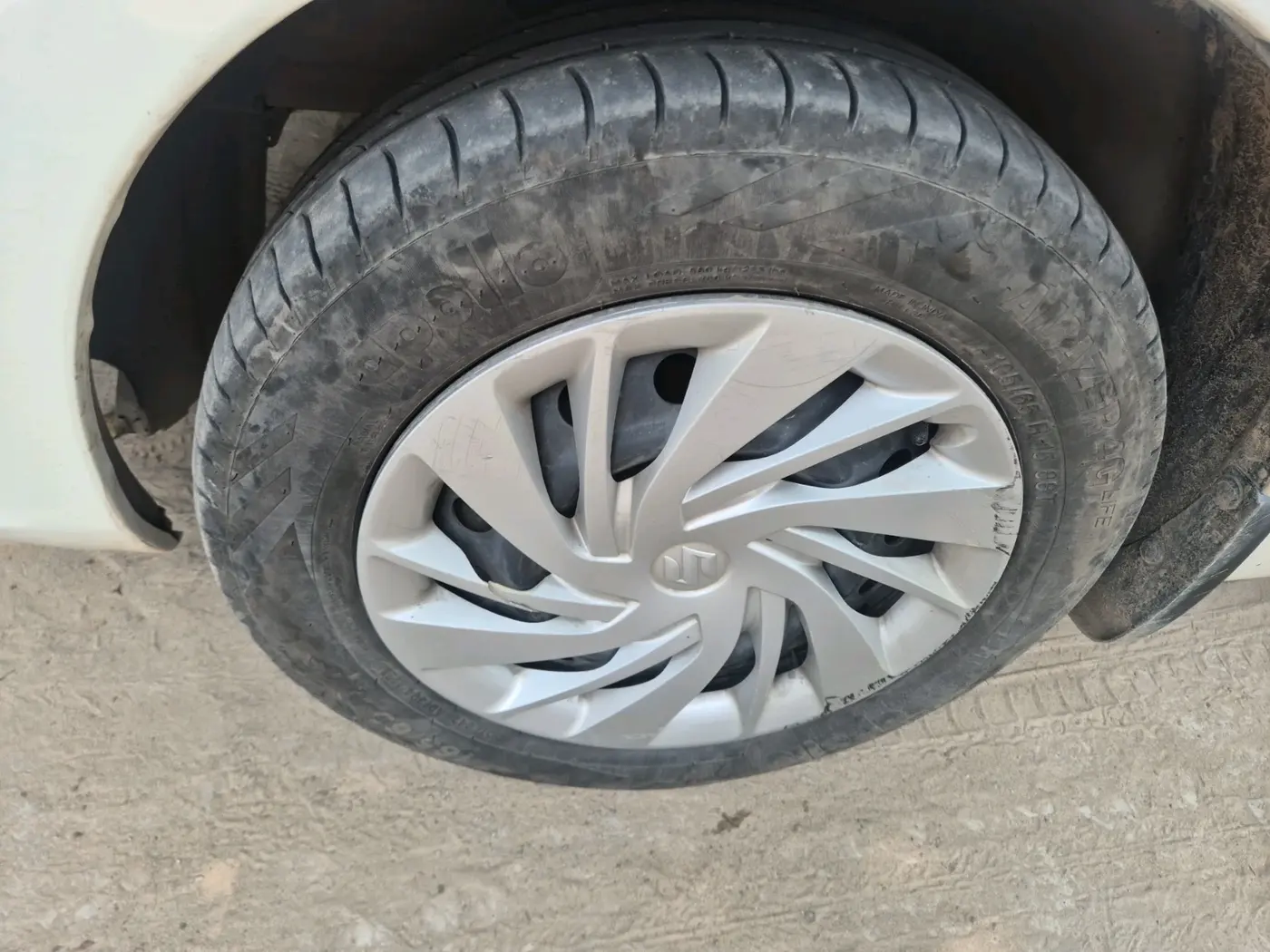 2018 Maruti Ertiga VXI SHVS, Petrol, Manual, 2,07,865 km, tyre