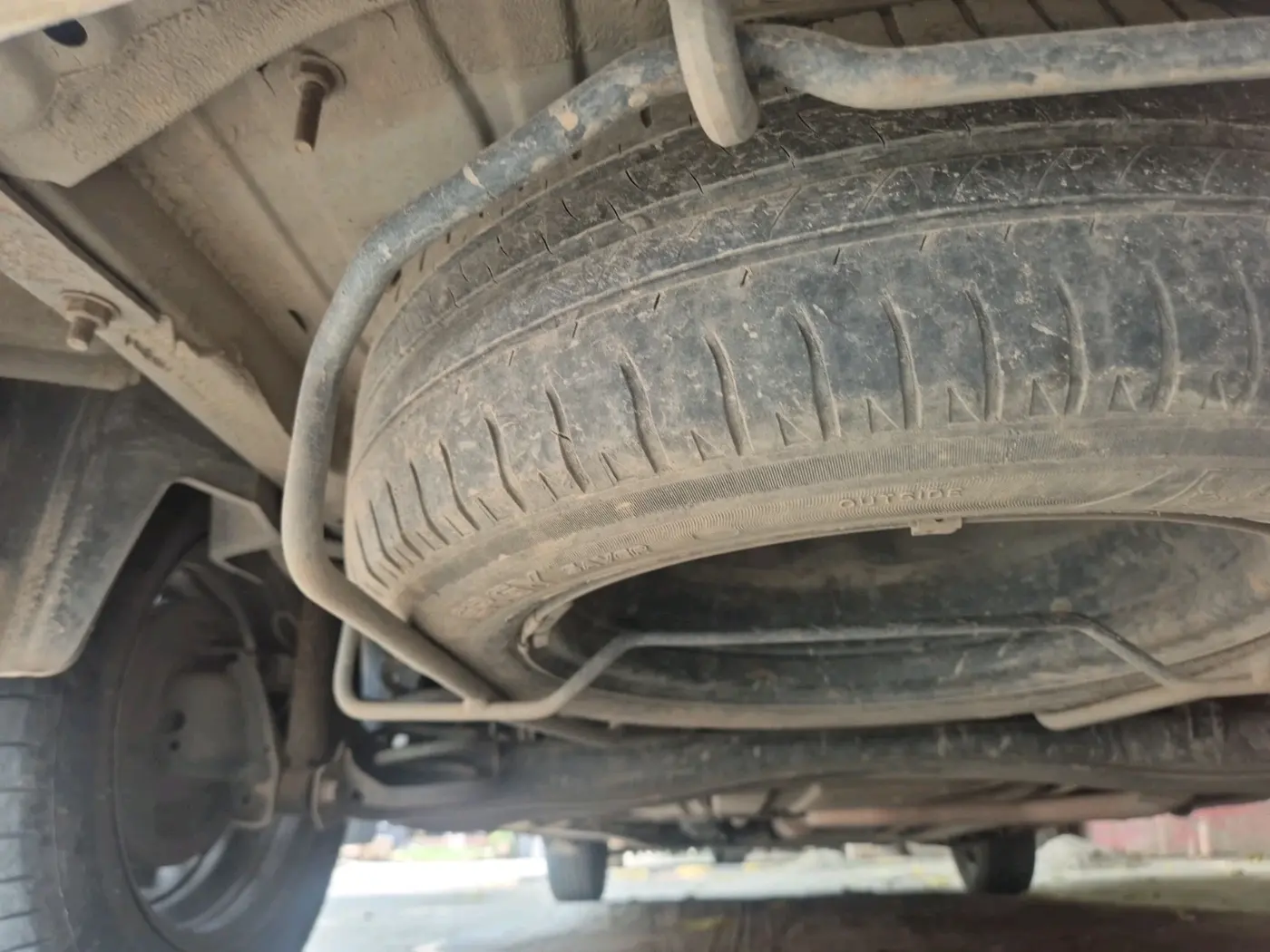2018 Maruti Ertiga VXI SHVS, Petrol, Manual, 2,07,865 km, tyre