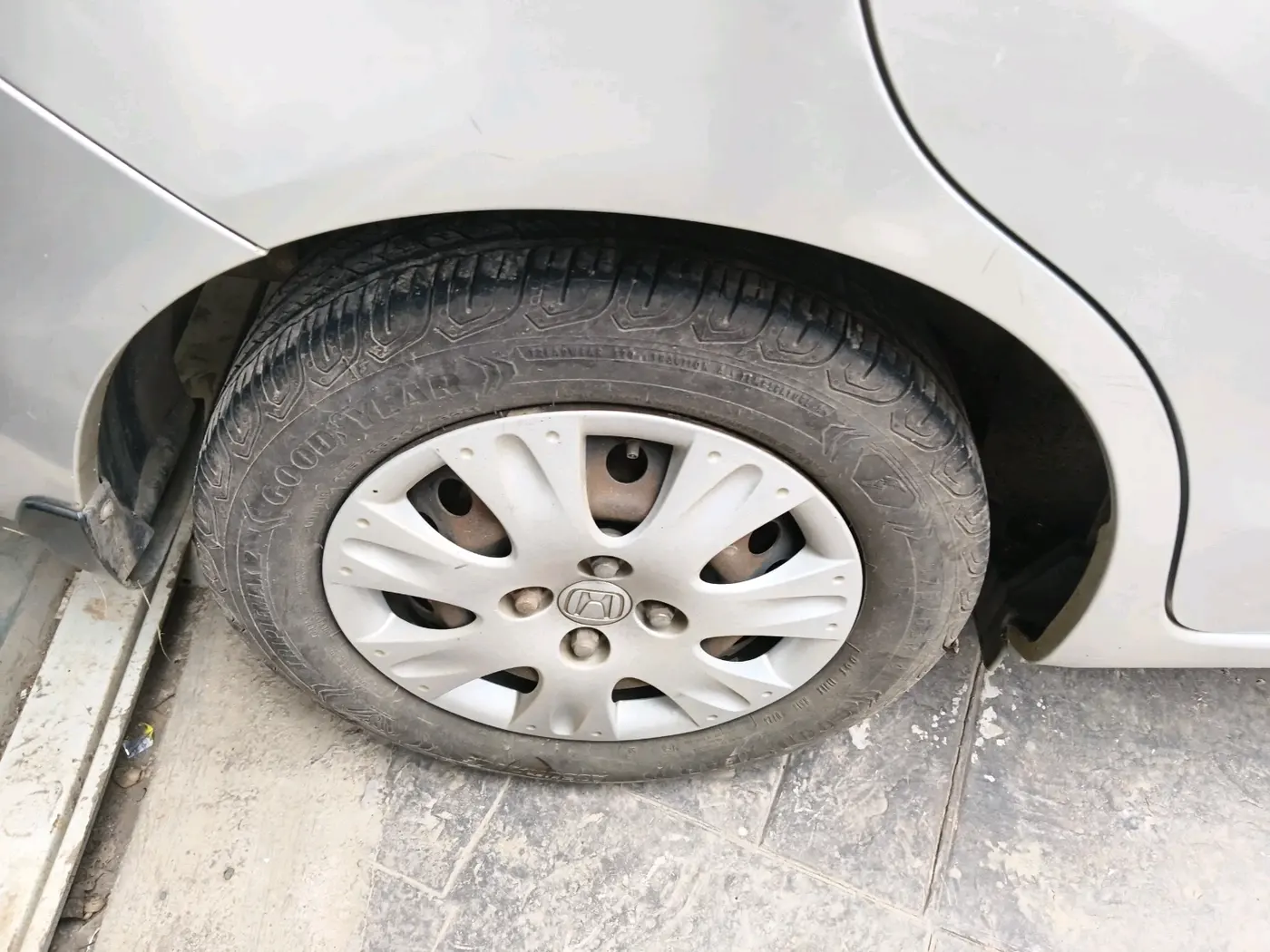 2013 Honda Amaze 1.2L I-VTEC S, Petrol, Manual, 33,999 km, tyre