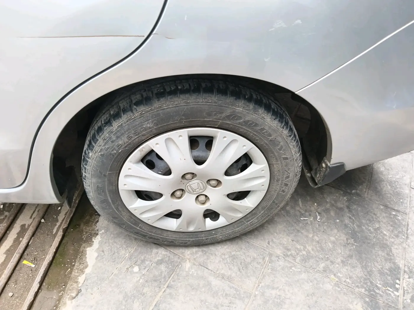 2013 Honda Amaze 1.2L I-VTEC S, Petrol, Manual, 33,999 km, tyre