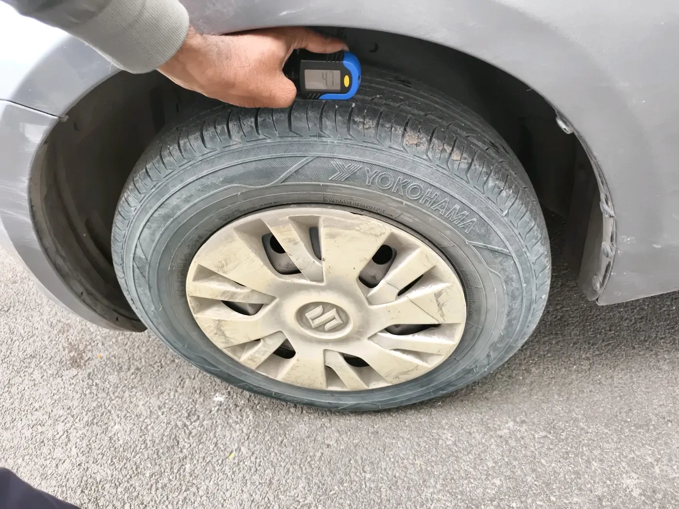 2014 Maruti Swift VXI, CNG, Manual, 1,89,780 km, tyre