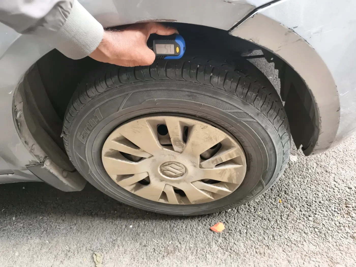 2014 Maruti Swift VXI, CNG, Manual, 1,89,780 km, tyre