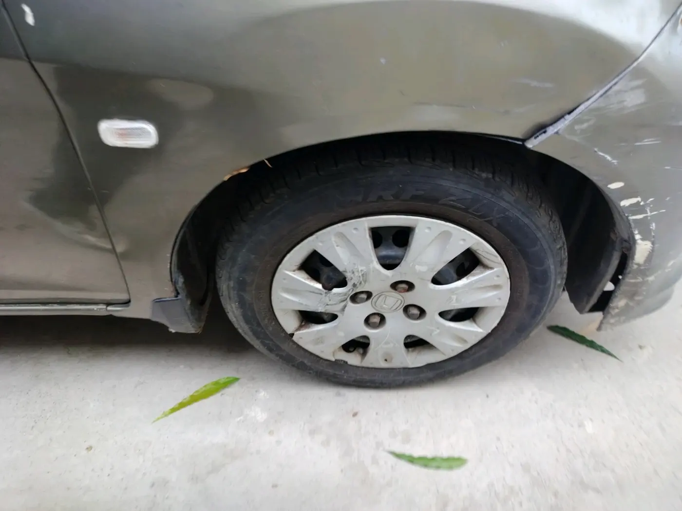 2012 Honda Brio S(O) MT, Petrol, Manual, 1,59,168 km, tyre