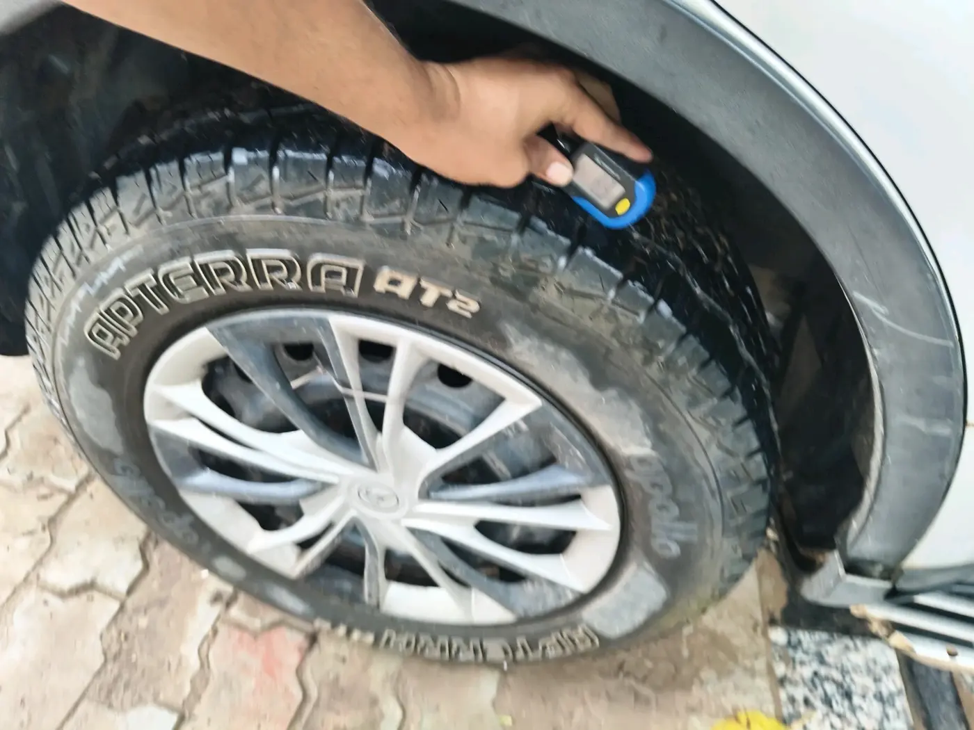 2016 Mahindra XUV500 W6, Diesel, Manual, 90,484 km, tyre