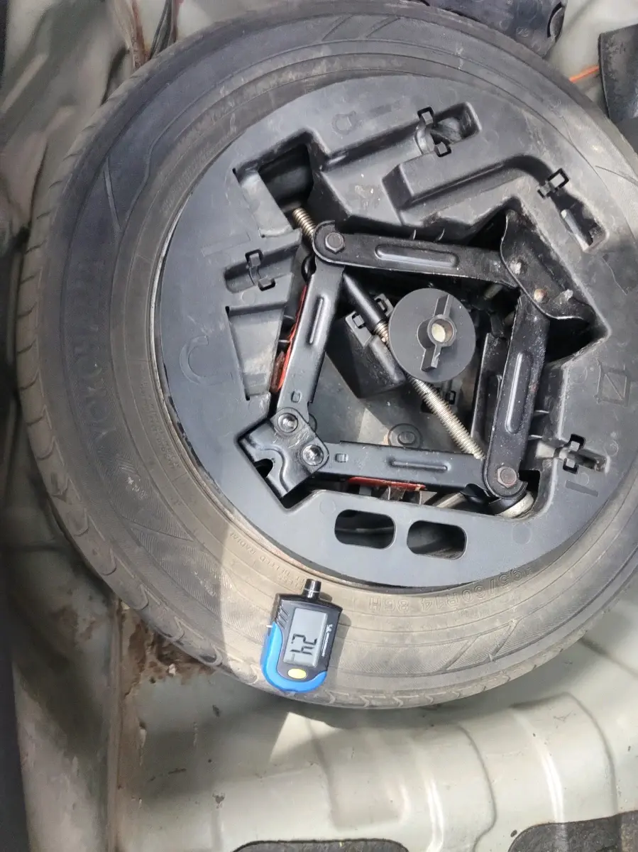 2018 Mahindra KUV 100 NXT K2 D 6S, Diesel, Manual, 75,566 km, tyre