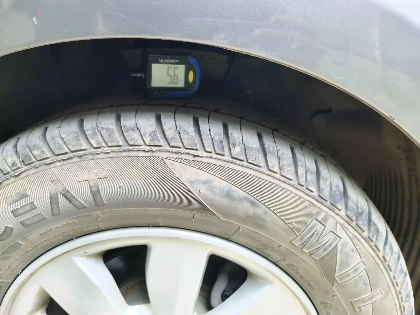 2013 Hyundai i20 SPORTZ 1.2, CNG, Manual, 1,50,584 km, tyre