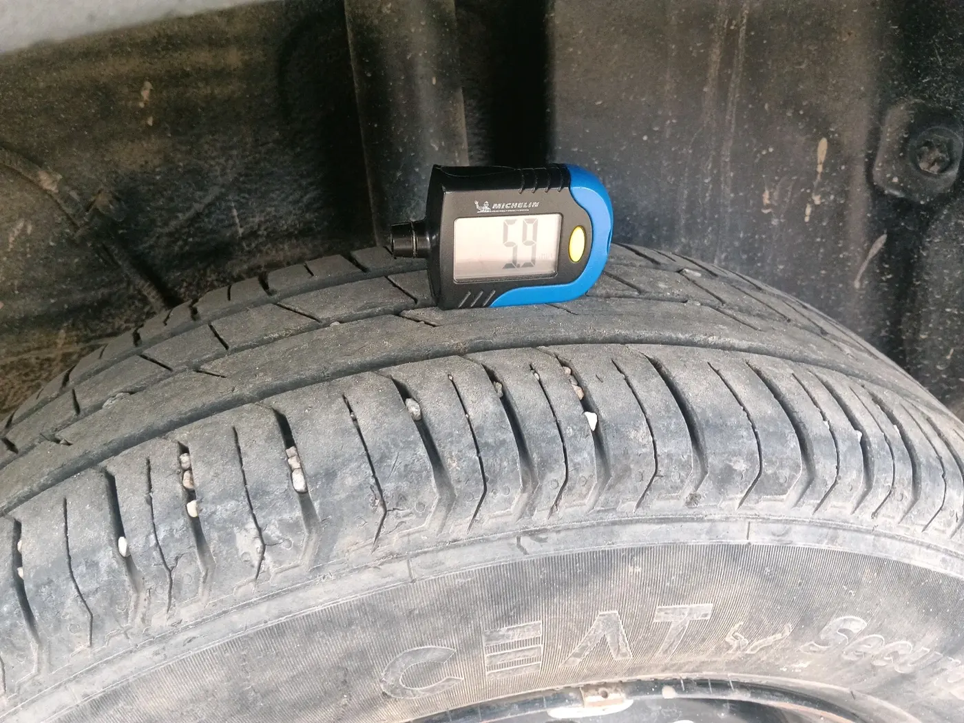 2022 Tata PUNCH ADVENTURE AMT, Petrol, Automatic, 56,360 km, tyre