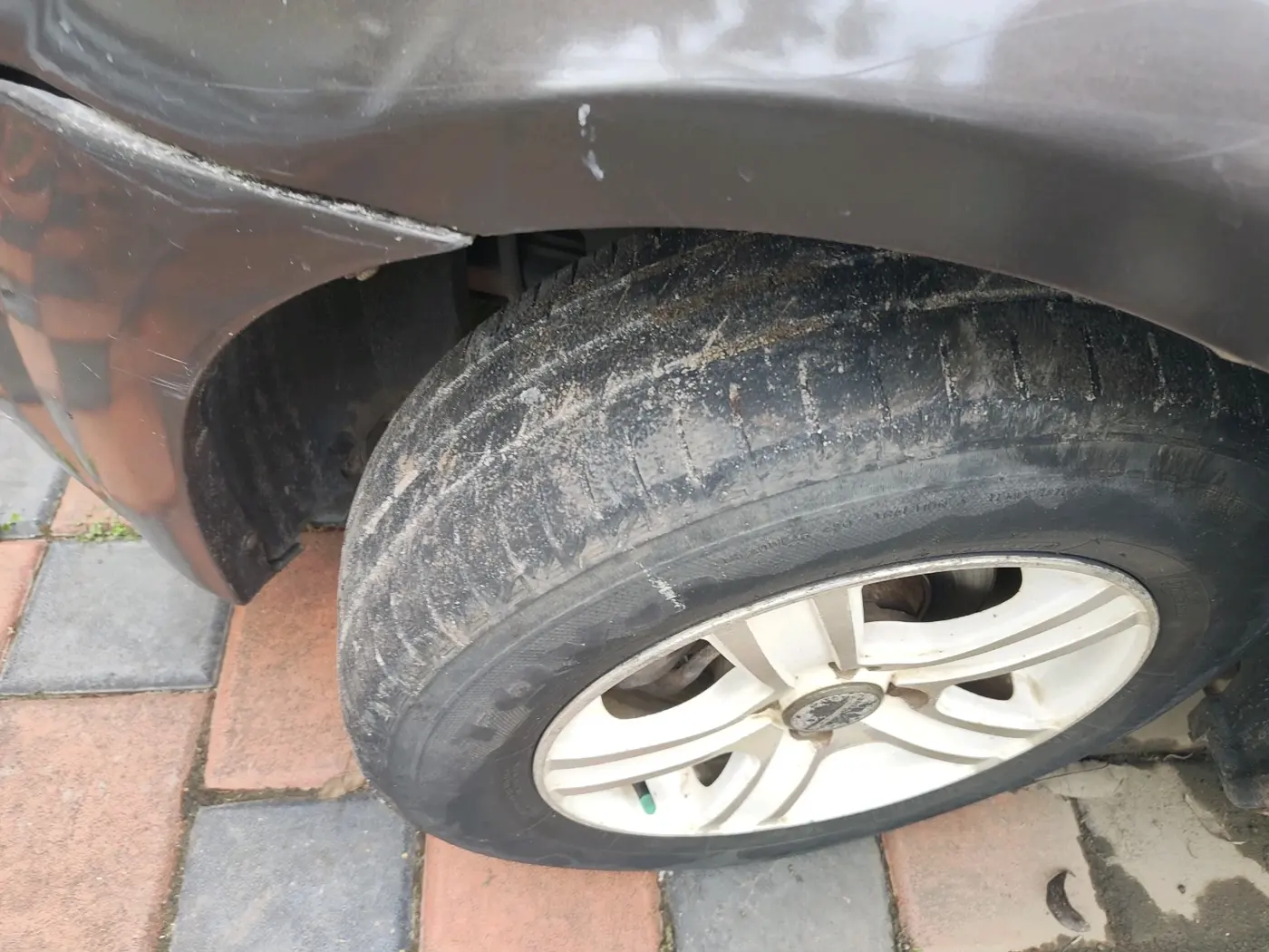 2012 Mahindra Verito 1.5 D4 BS III, Diesel, Manual, 1,65,089 km, tyre