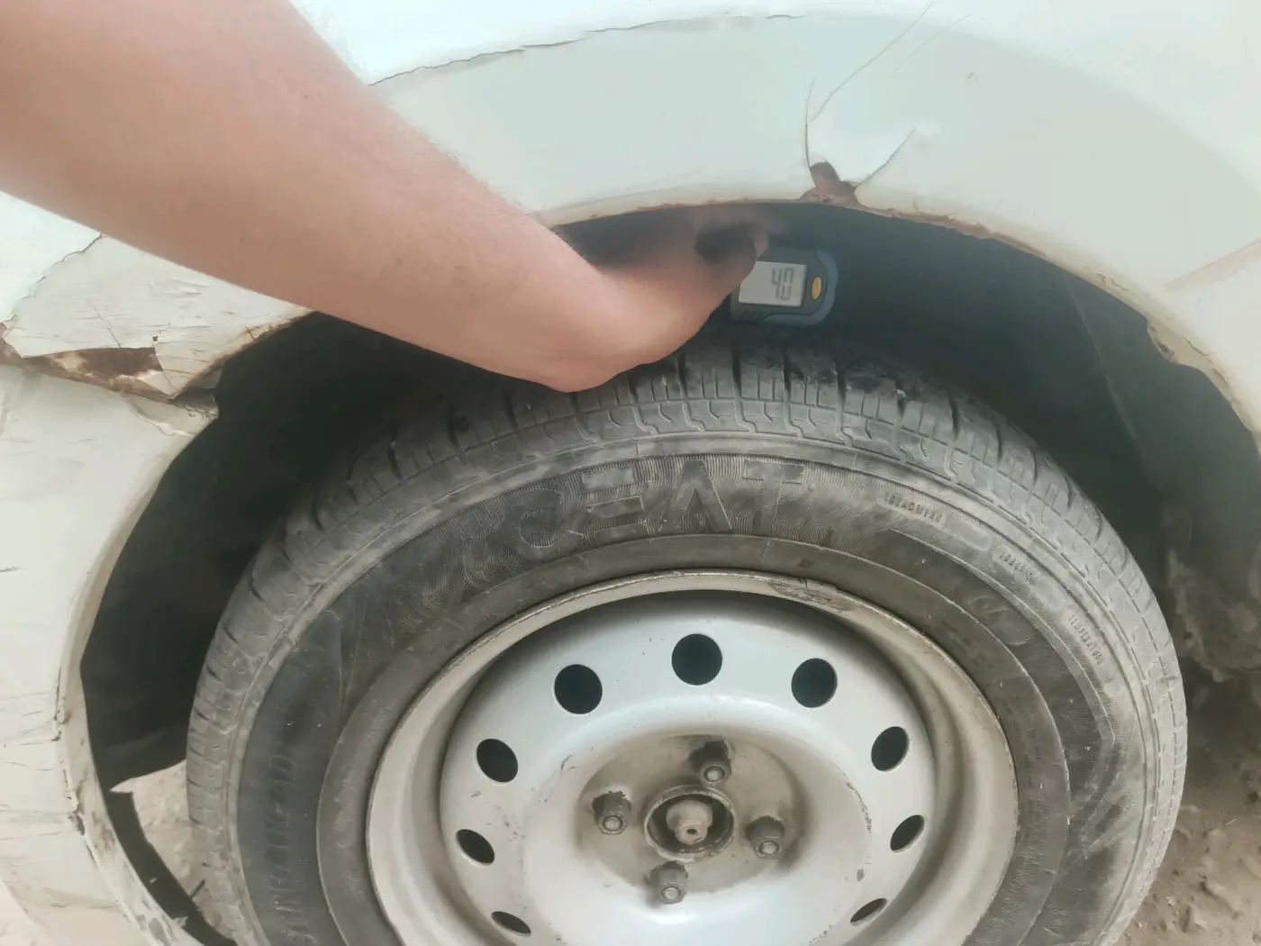 2018 Maruti Swift LXI, CNG, Manual, 98,081 km, tyre