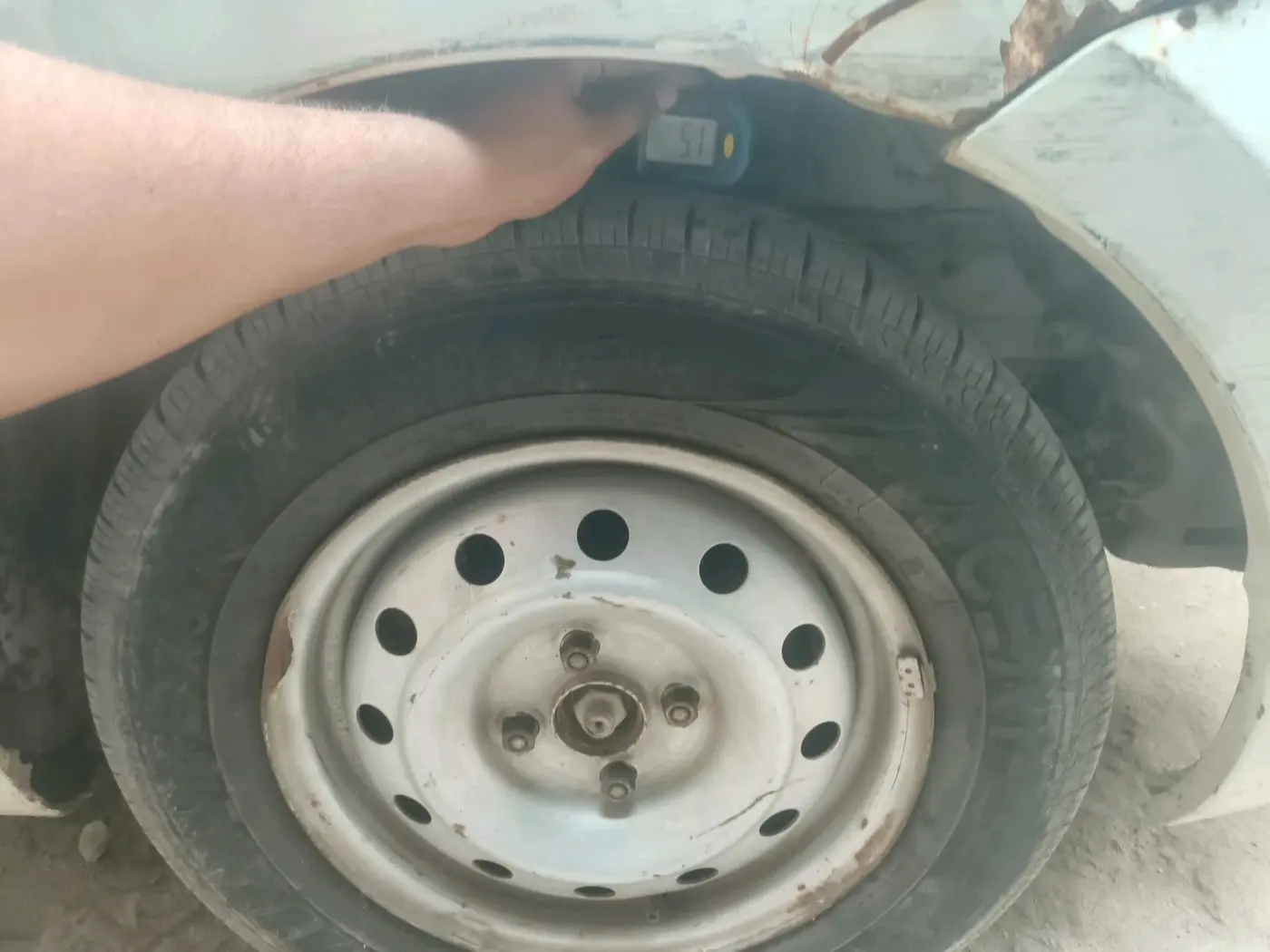 2018 Maruti Swift LXI, CNG, Manual, 98,081 km, tyre