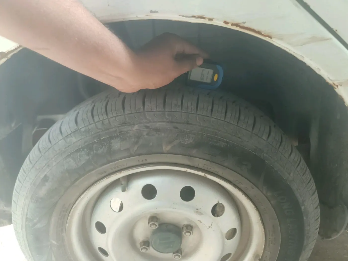 2018 Maruti Swift LXI, CNG, Manual, 98,081 km, tyre