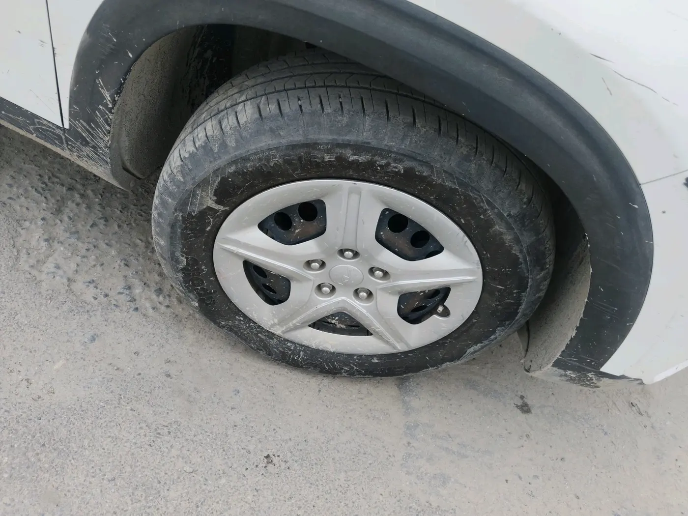 2021 KIA SELTOS HTE 1.5 PETROL, Petrol, Manual, 27,503 km, tyre