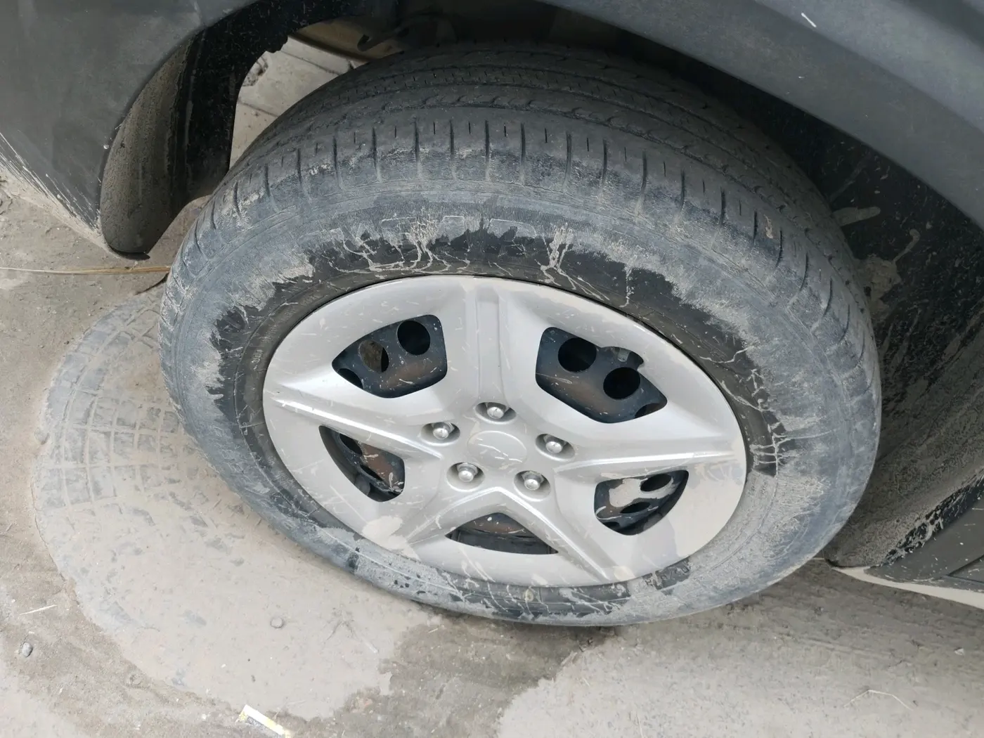 2021 KIA SELTOS HTE 1.5 PETROL, Petrol, Manual, 27,503 km, tyre