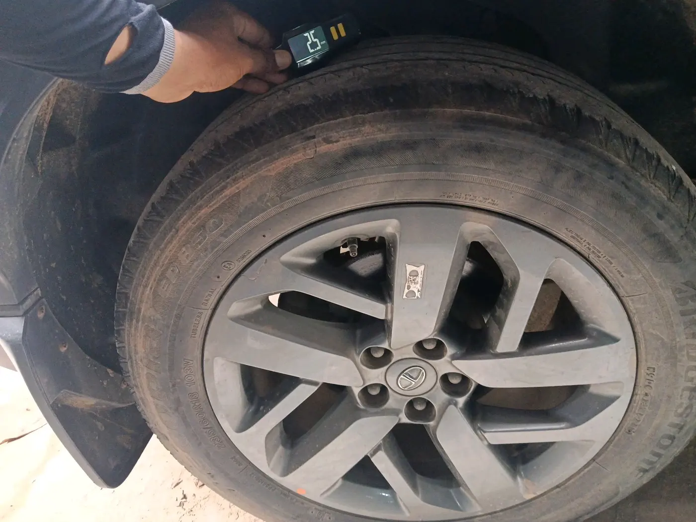 2021 Tata Safari XT PLUS, Diesel, Manual, 87,557 km, tyre
