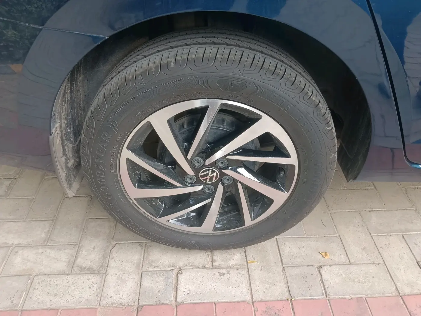 2023 Volkswagen VIRTUS Topline 1.0 TSI Automatic, Petrol, Automatic, 15,060 km, tyre