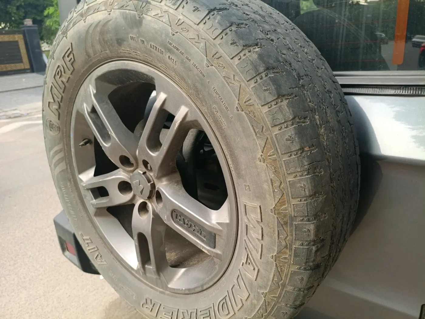 2024 Mahindra Thar LX D HT 2WD MT, Diesel, Manual, 95,450 km, tyre