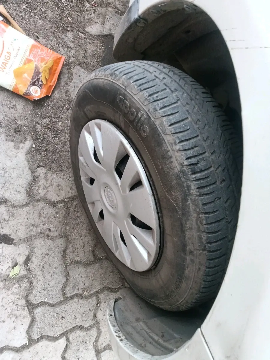 2016 Maruti Swift LXI, Petrol, Manual, 77,838 km, tyre