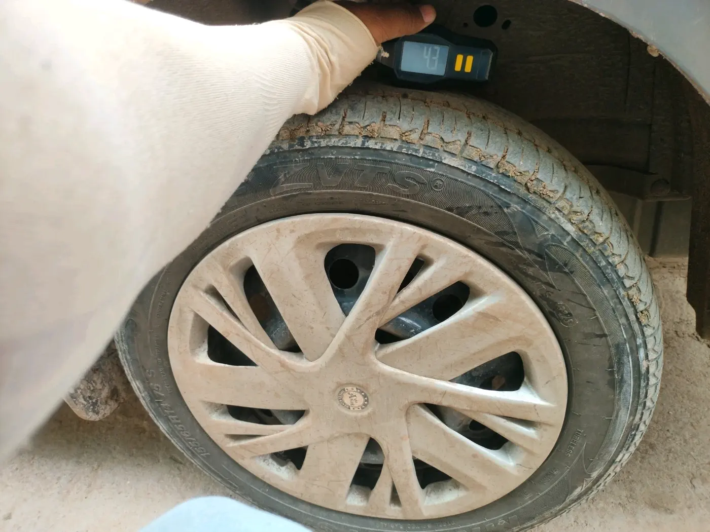 2017 Maruti Wagon R 1.0 VXI, CNG, Manual, 1,18,567 km, tyre