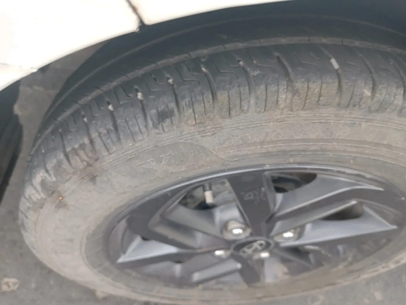 2021 Hyundai GRAND I10 NIOS SPORTZ 1.2 KAPPA VTVT CNG, CNG, Manual, 1,01,930 km, tyre
