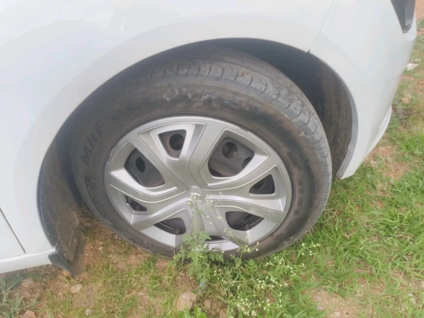 2024 Tata ALTROZ XM PETROL, Petrol, Manual, 25,462 km, tyre