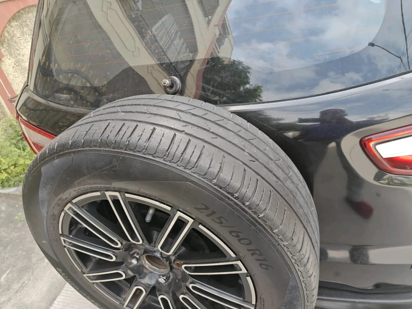 2014 Ford Ecosport TREND 1.5L DIESEL, Diesel, Manual, 1,20,073 km, tyre